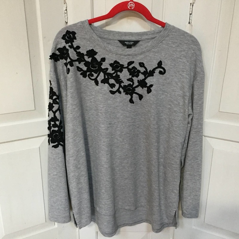 Simply Vera Gray Top